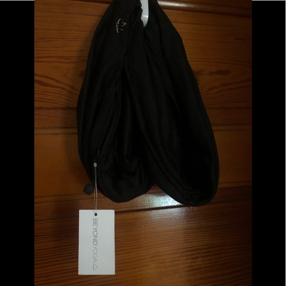 Beyond Yoga zipper pocket infinity scarf- black
